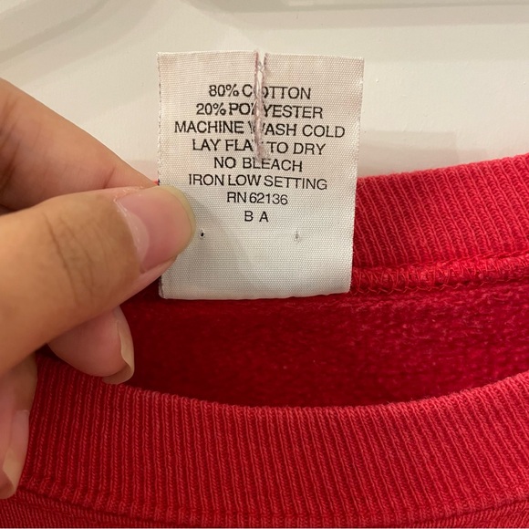 GUESS Red Crewneck - Picture 4 of 6